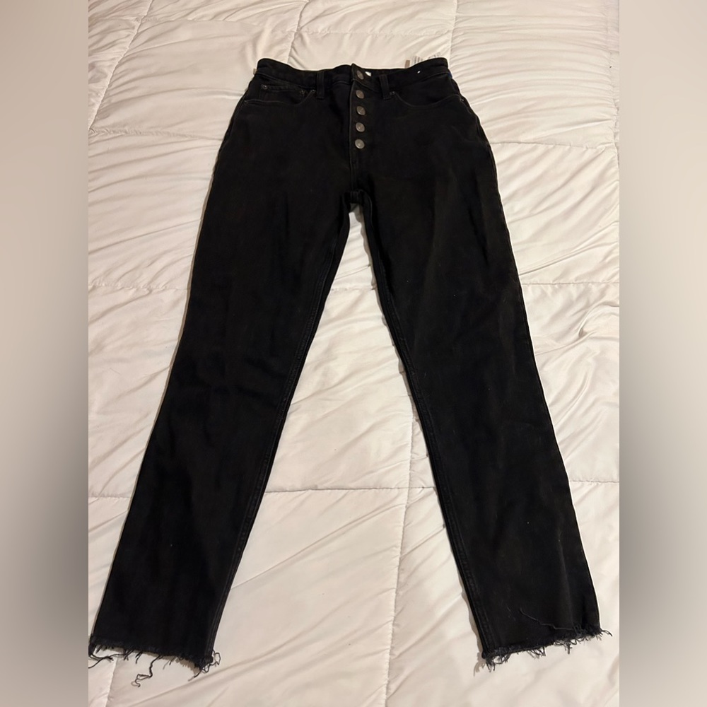 Gently used Abercrombie and Fitch Jeans. Size 28